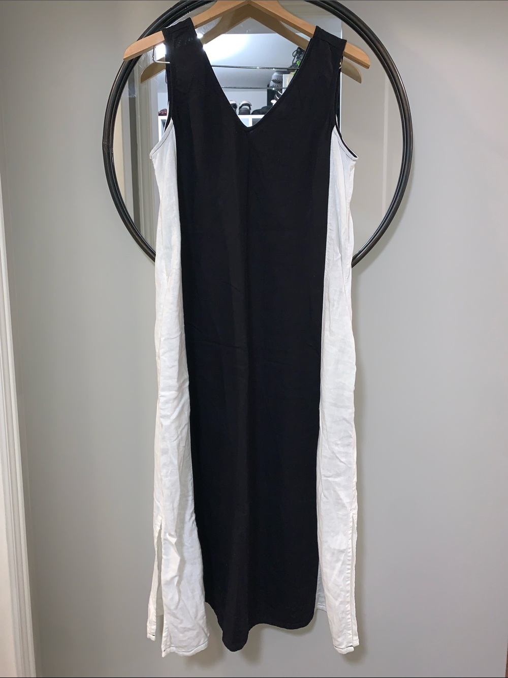 Tahari Black and White V-Neck Sleeveless Maxi Dress